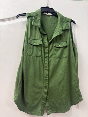 Button-Front Sleeveless Utility Tank Top in Green